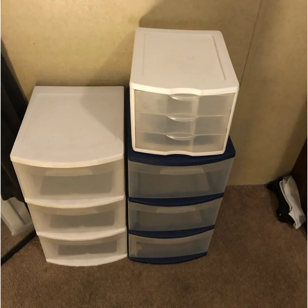 3 different bens, 2 are the same size (large) 1 small